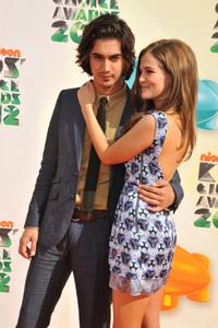 http://img222.imagevenue.com/loc952/th_358474956_CFF_Zoey_Deutch_Nickelodeons_25th_Annual_Kids_Choice_Awards_In_LA_March_31_2012_018_122_952lo.jpg