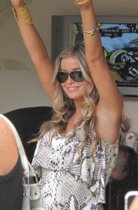 th_334532179_UploadedByKurupt_Carmen_Electra_hosts_Stereo_Loves_Saturday_at_Azure_Luxury_Pool_in_Las_Vegas_August13_2011_41_122_983lo.jpg